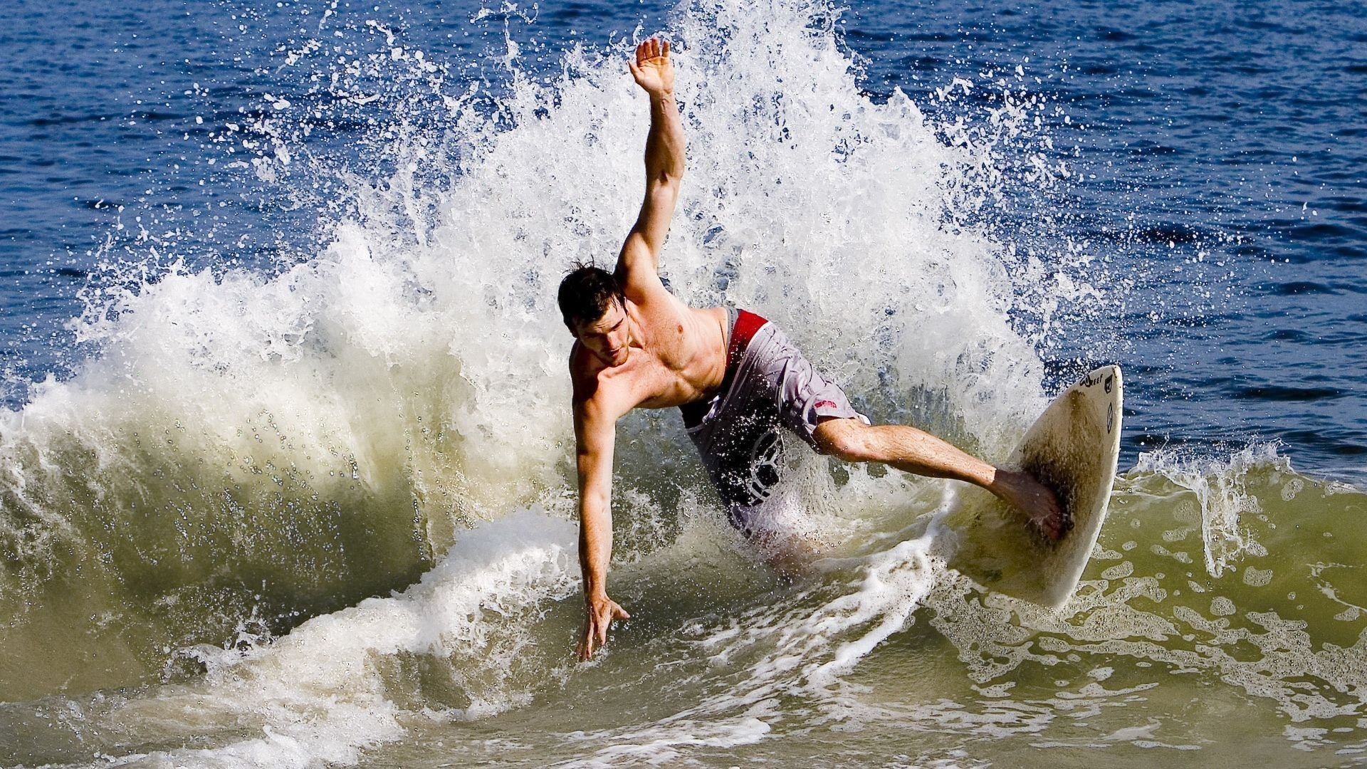 _篮网持续火力输出，攻势猛烈_，篮网完成